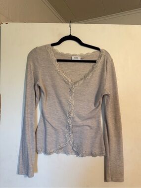 Bluivy Light Gray Lace-Trim Long Sleeve Top
